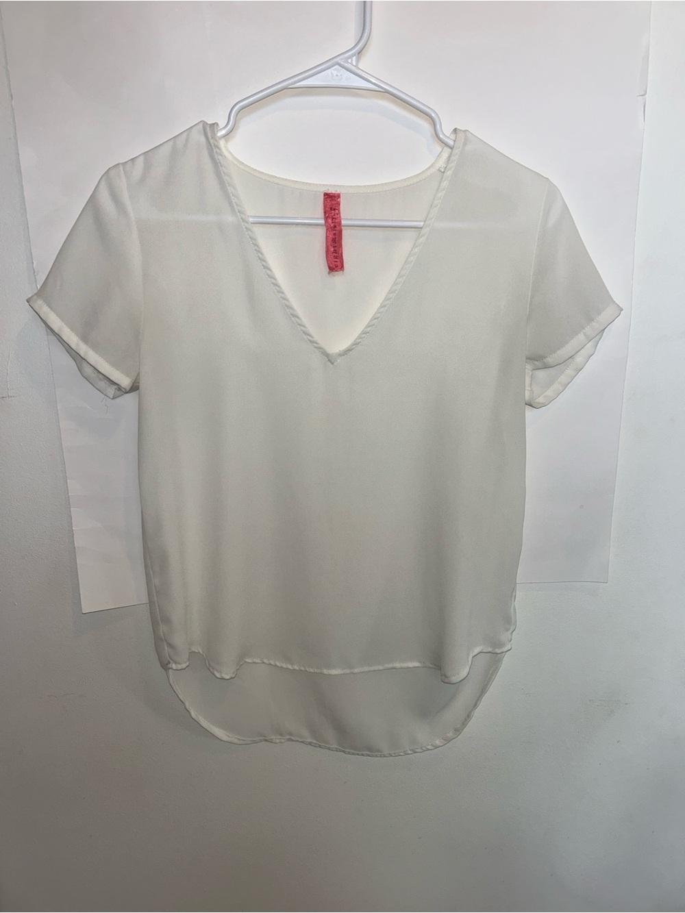 Eight Sixty Cream V-Neck Short Sleeve Blouse